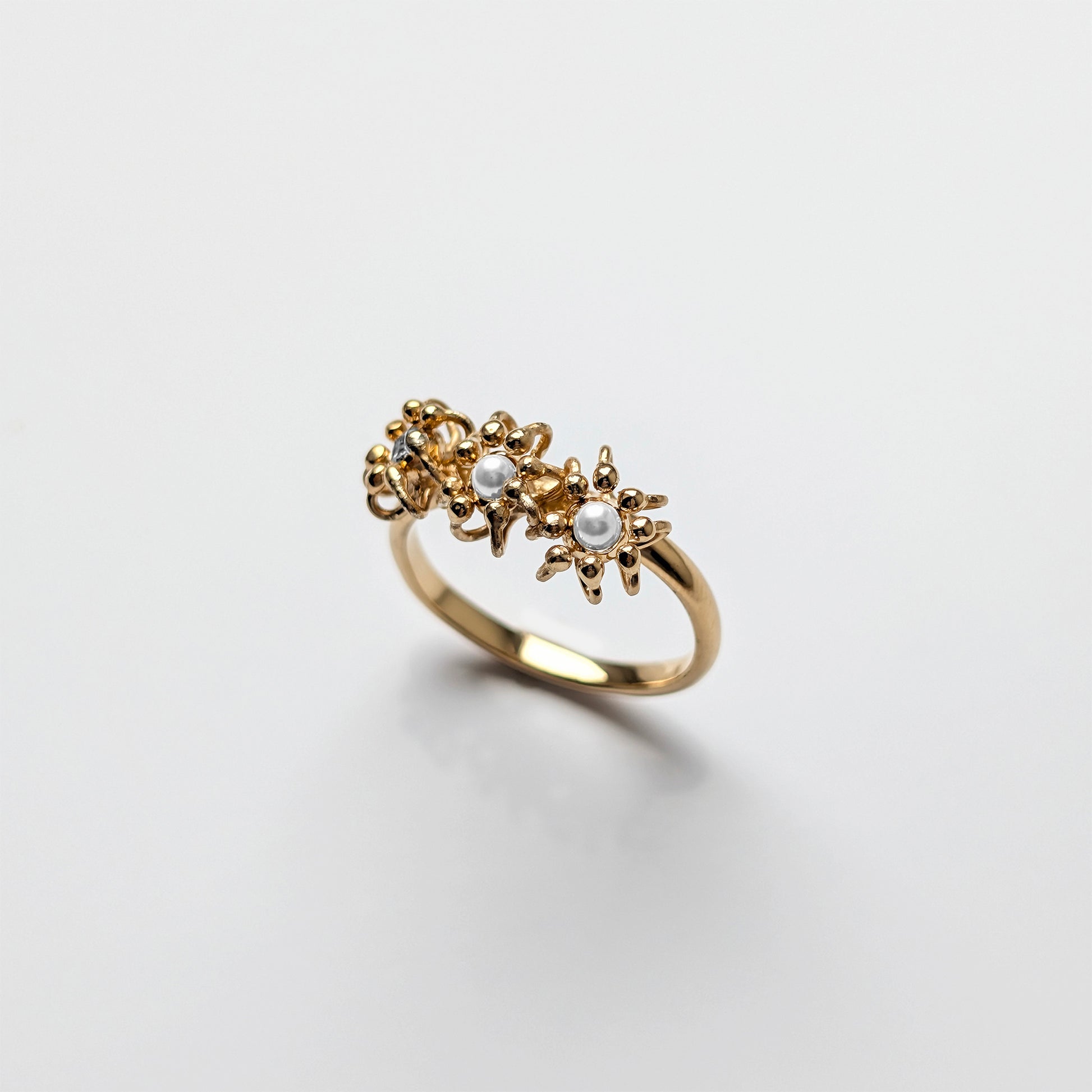 Siaw Jewellery Gold Freshwater Pearl Cascade Cell Ring