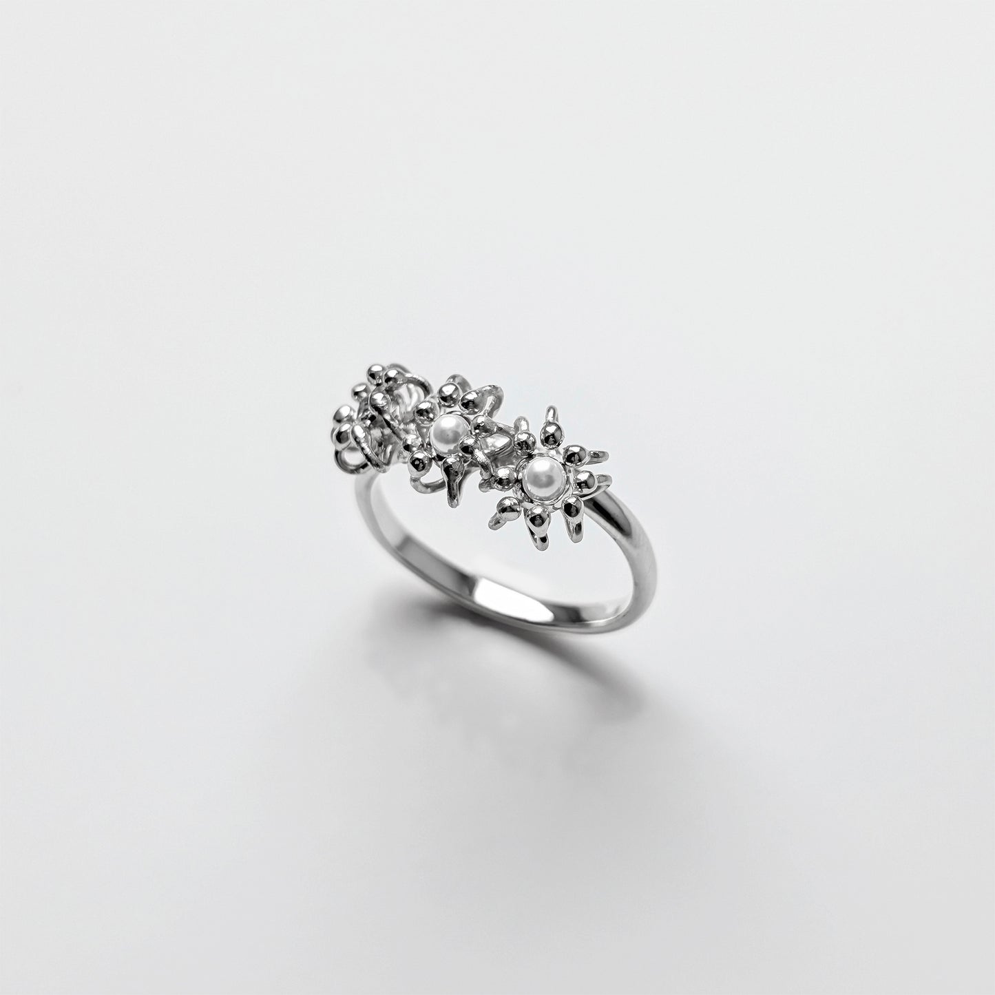 Siaw Jewellery Silver Freshwater Pearl Cascade Cell Ring