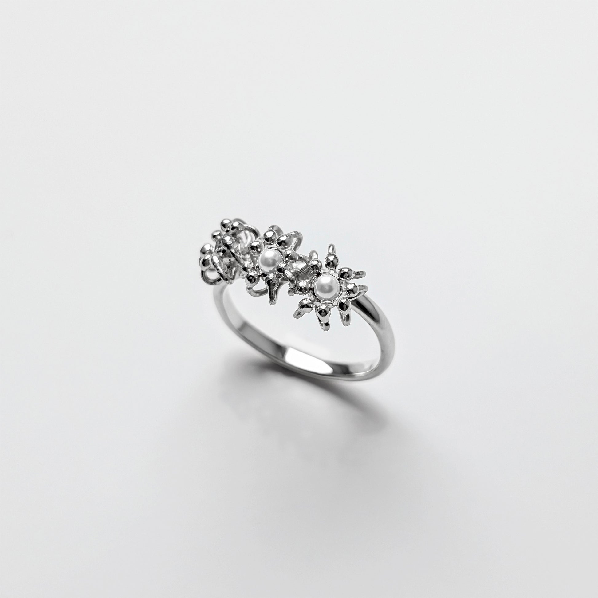 Siaw Jewellery Silver Freshwater Pearl Cascade Cell Ring