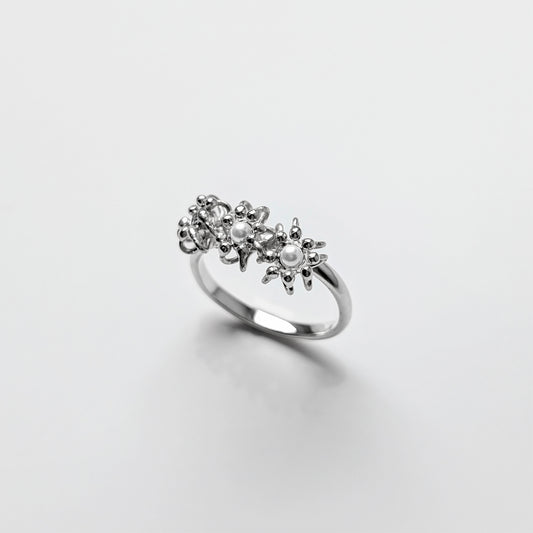 Siaw Jewellery Silver Freshwater Pearl Cascade Cell Ring