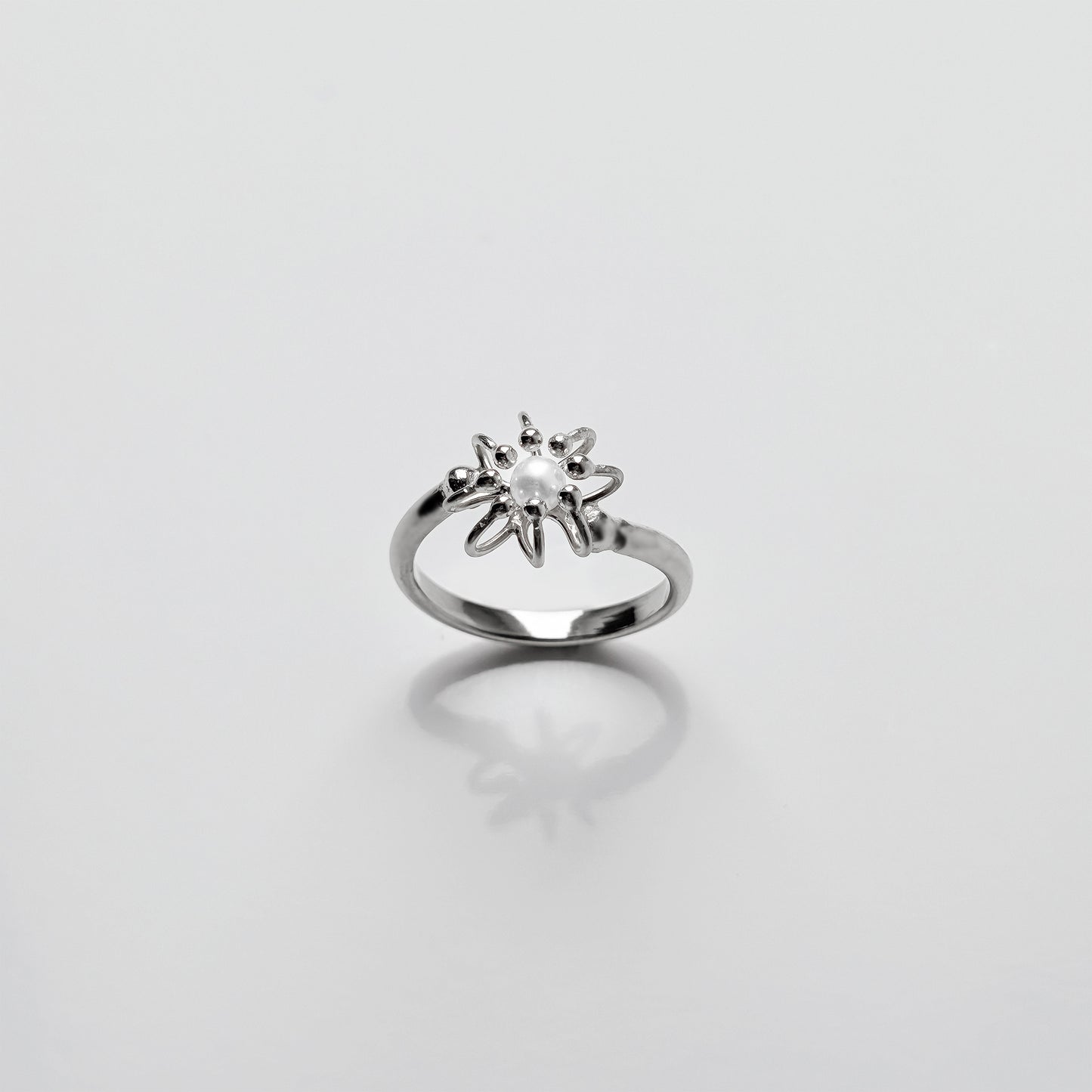 Siaw Jewellery Silver Freshwater Pearl Cross Cell Ring