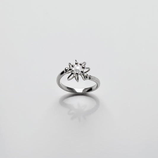 Siaw Jewellery Silver Freshwater Pearl Cross Cell Ring
