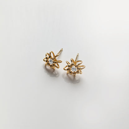 Siaw Jewellery Gold Freshwater Pearl Stud Cell Earrings