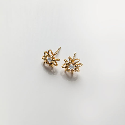 Siaw Jewellery Gold Freshwater Pearl Stud Cell Earrings